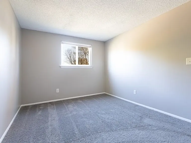 2859 Falcon Bridge Dr — Photo 10