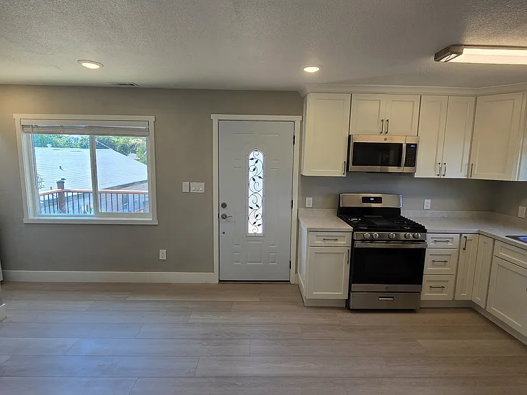 2209 D St — Photo 10