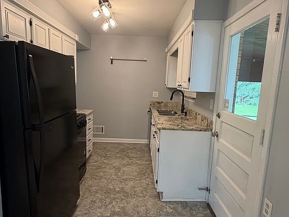 5th image of 42 Alpine Dr