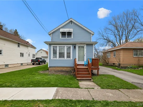 9 Field Ave, Lancaster, NY 14086