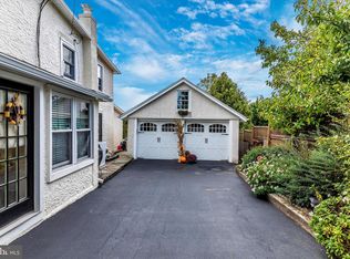 94 E Conestoga Rd, Devon, PA 19333