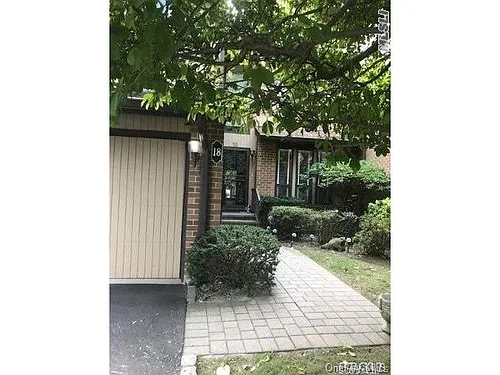 18 Wimbledon Dr Photo 1