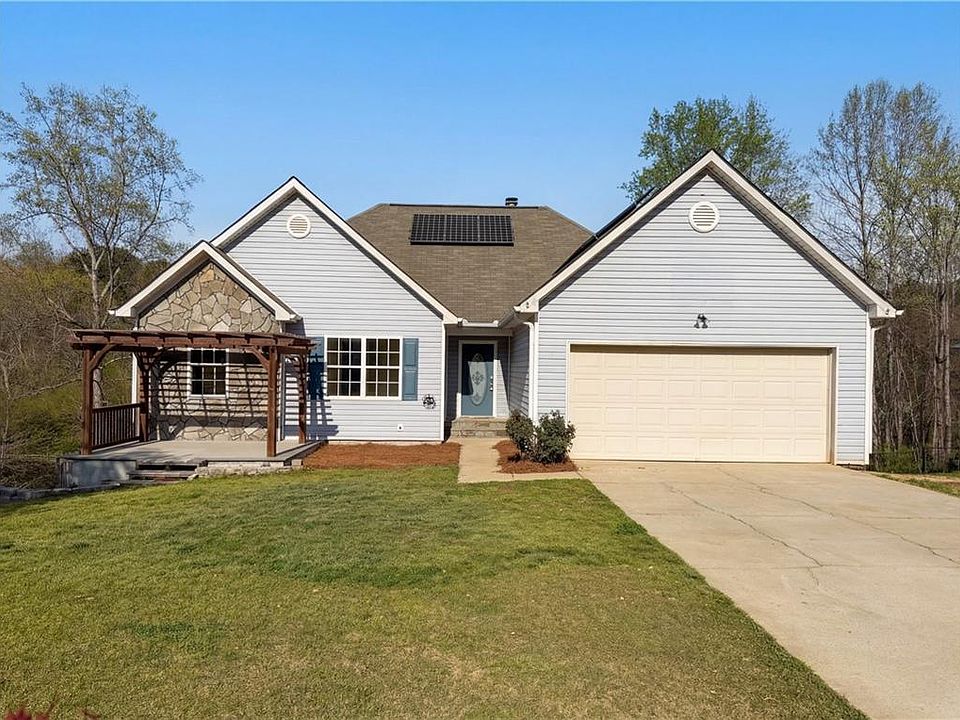 1st image of 205 Clearwater Dr