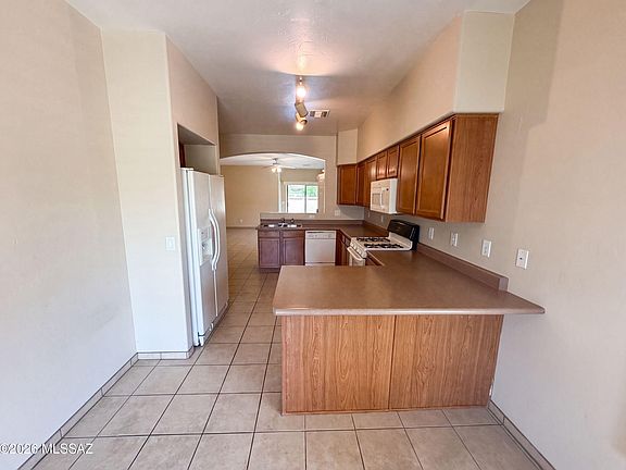 2nd image of 171 E Calle Puente Azul