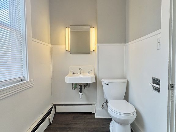 3rd image of 12 College St #3