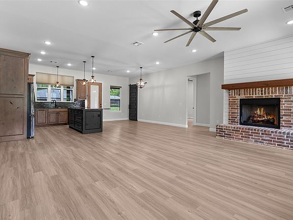 5th image of 2326 Wilson St