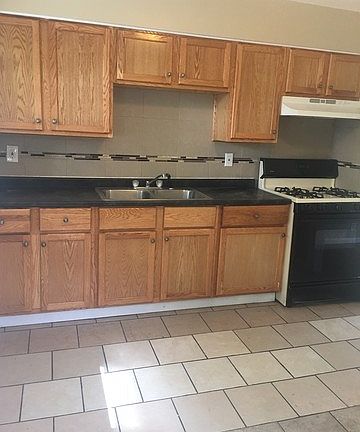 5th image of 431 Merrill Ave