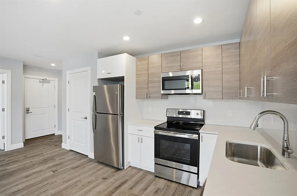 1 bed, 1.0 bath, 538 sqft, $2,925 — Photo 2
