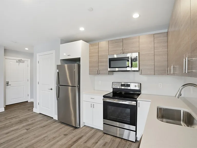 632 Centre St #303 — Photo 2