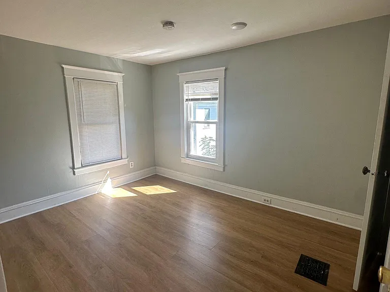 72 Ford Ave — Photo 6