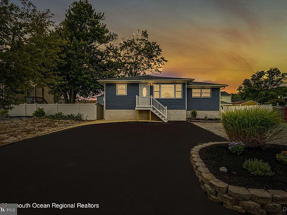 2nd image of 206 Teakwood Dr