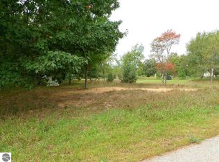 1016 Kent St, Lake Isabella, MI