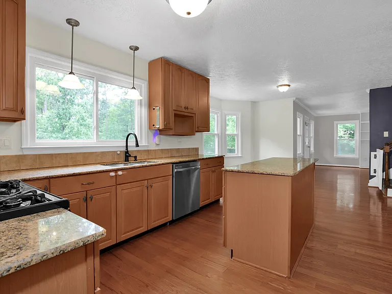 853 Foxcroft Dr — Photo 15