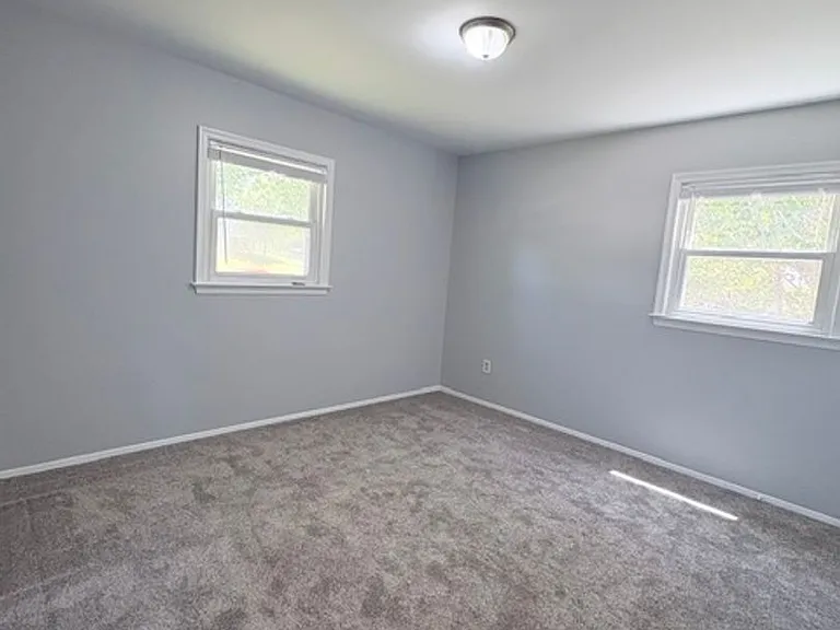 900 Neal Dr — Photo 13