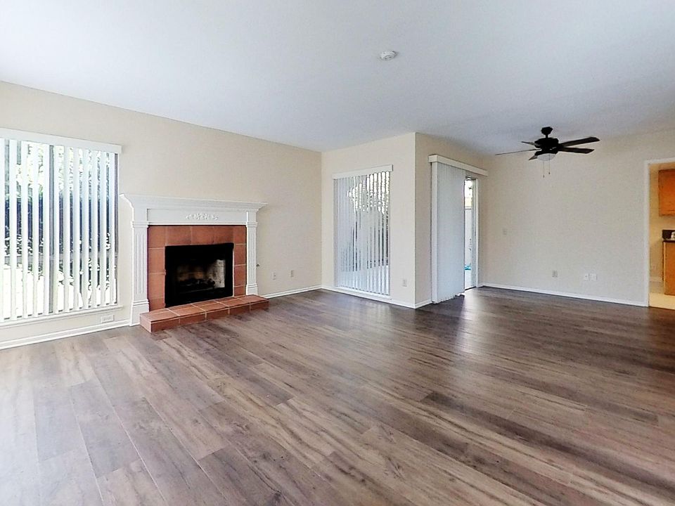 1st image of 313 N Sprucewood Ave