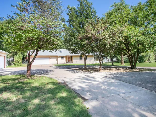 2 N Park Ct, Valley Center, KS 67147