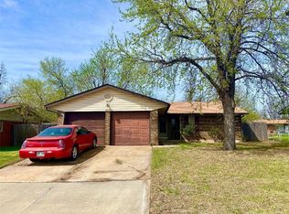 629 SW 13th St, Moore, OK 73160
