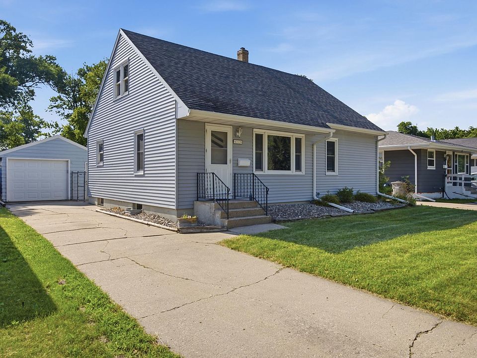 1st image of 819 15th St N
