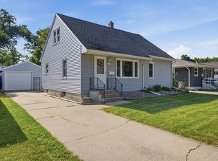 819 15th St N, Moorhead, MN 56560