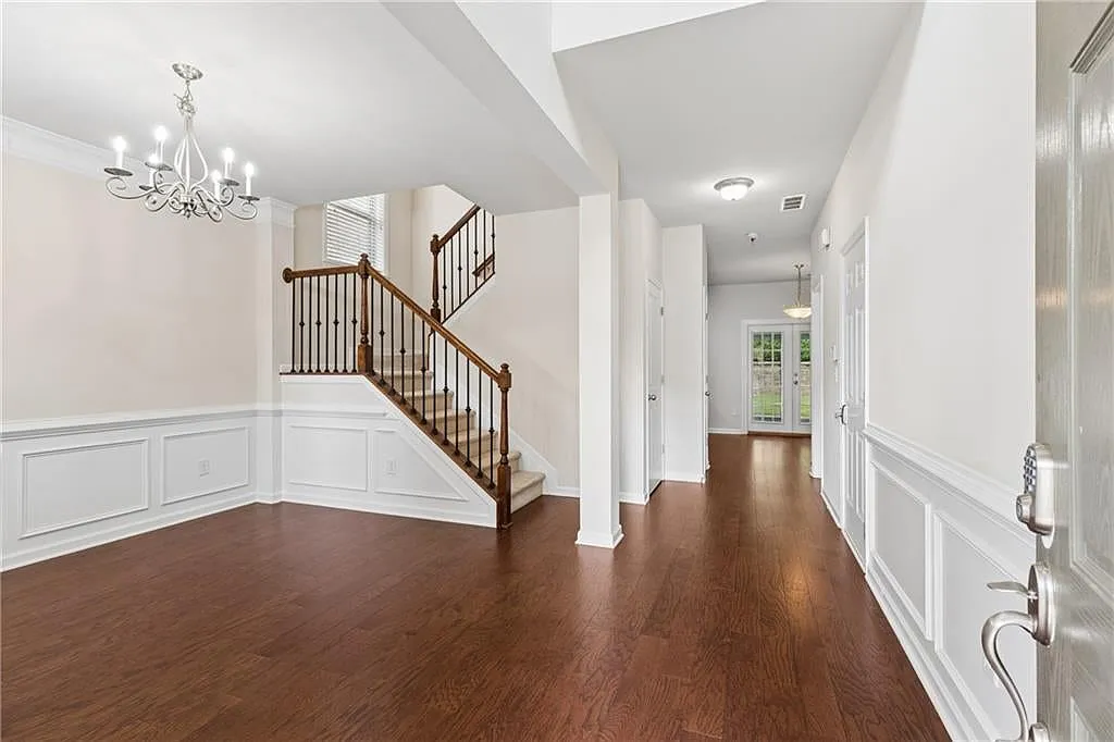 4 bed, 2.5 bath, 2522 sqft, $3,300 — Photo 3