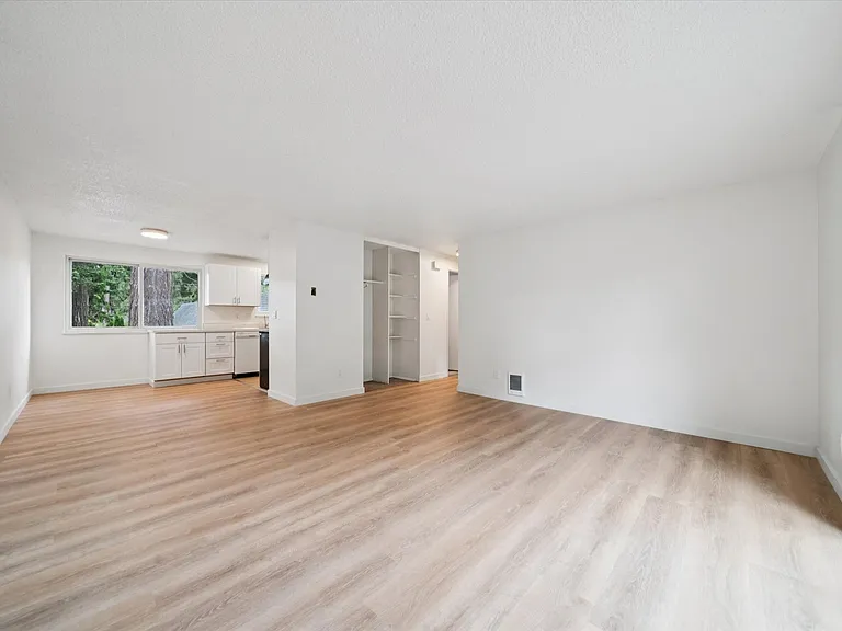 3924 SE 168th Ave — Photo 17