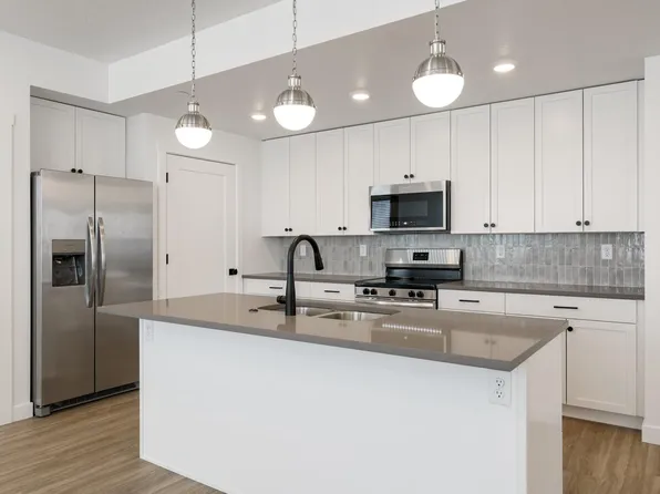 221 N Cliff Side Dr #K201, Hurricane, UT 84737