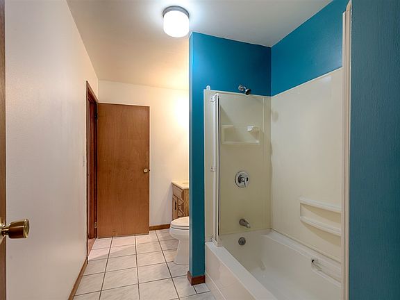 5th image of 1687 Oakwood Dr
