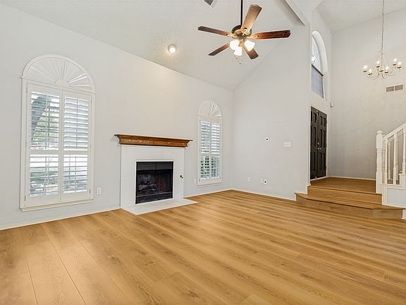 4th image of 1215 Spring Creek Dr