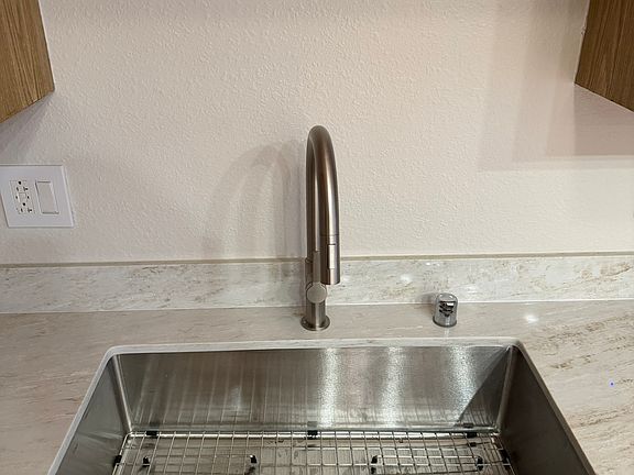 4th image of 61 Rondel Pl #61