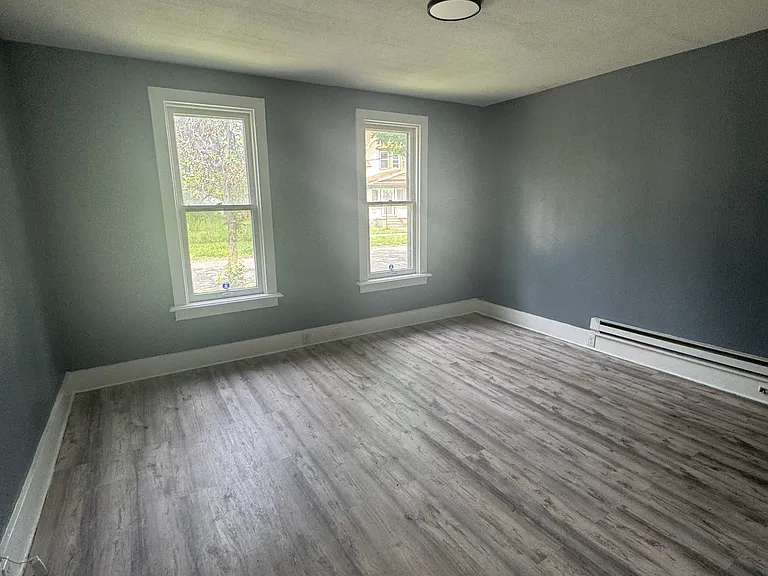 124 Everett St — Photo 3