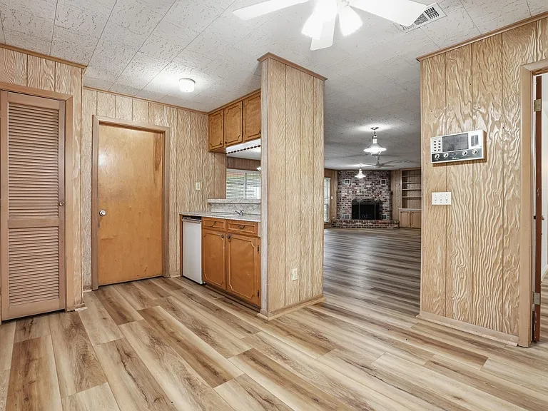 10240 Post Oak Dr — Photo 15