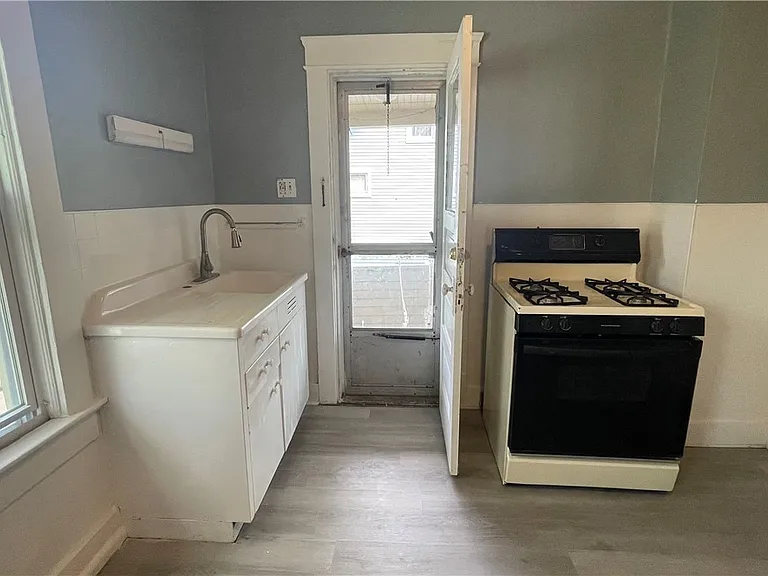 4322 Bush Ave — Photo 31