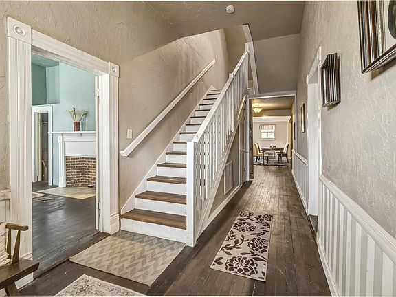 3rd image of 302 Avenue N