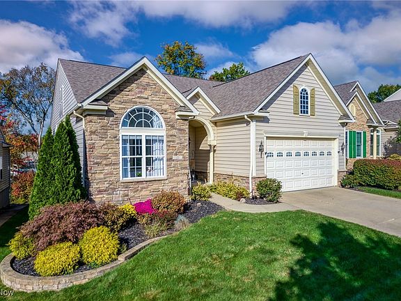 3rd image of 21 Hidden Lake Ln