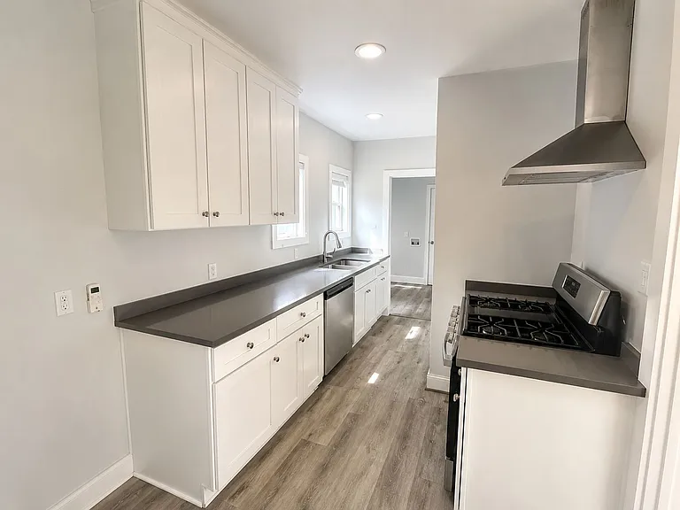 88 S Allen Ave — Photo 4