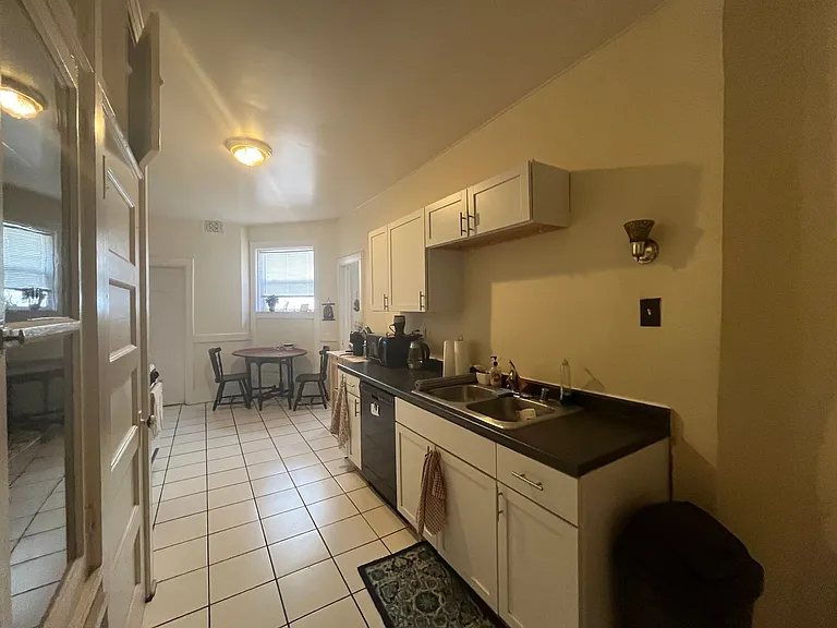 1030 N Marshall St — Photo 31
