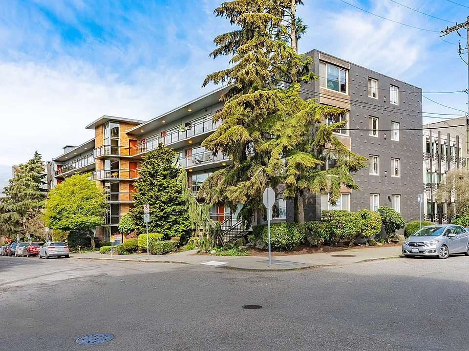 700 E Mercer