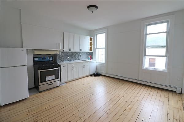 1st image of 163 Metropolitan Ave #3