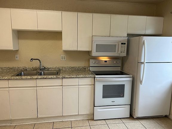 4th image of 139 Sparrow Dr APT 2H