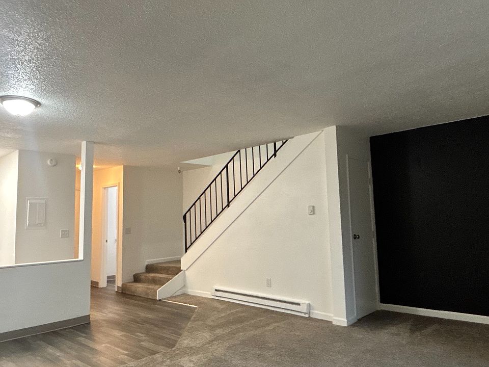 1st image of 1200 E Powell Blvd APT 9