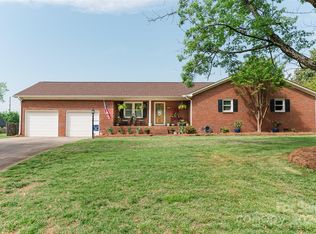 241 Siouan Dr, Lexington, NC 27295
