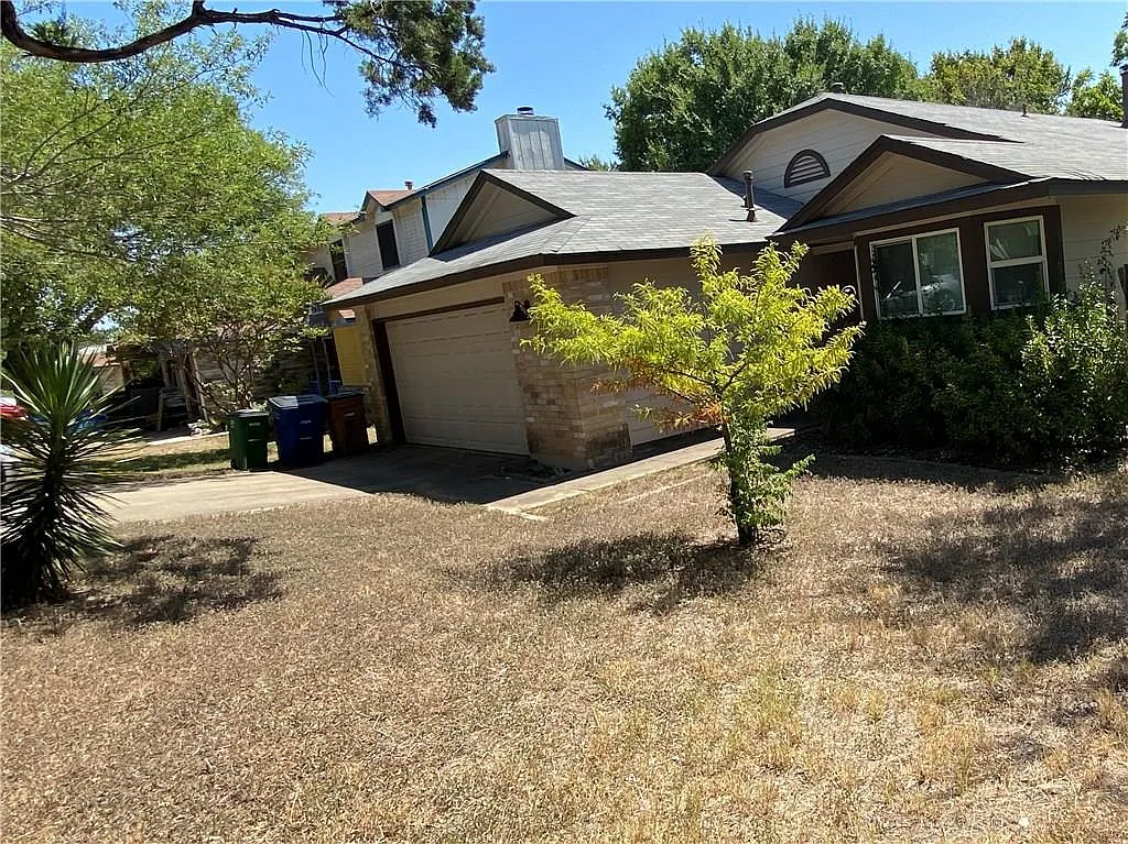 3 bed, 2.0 bath, 1268 sqft, $2,099 — Photo 2