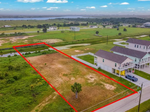 2445 103rd St, Galveston, TX 77554