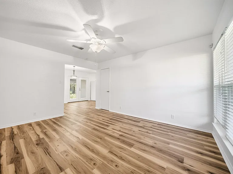 111 Sandy Ln — Photo 8