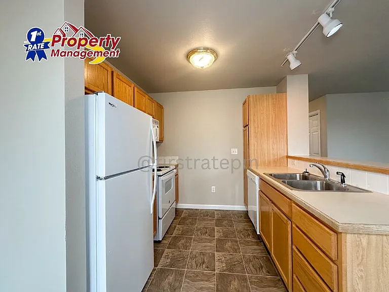 10186 W Garverdale Ln #201 — Photo 11