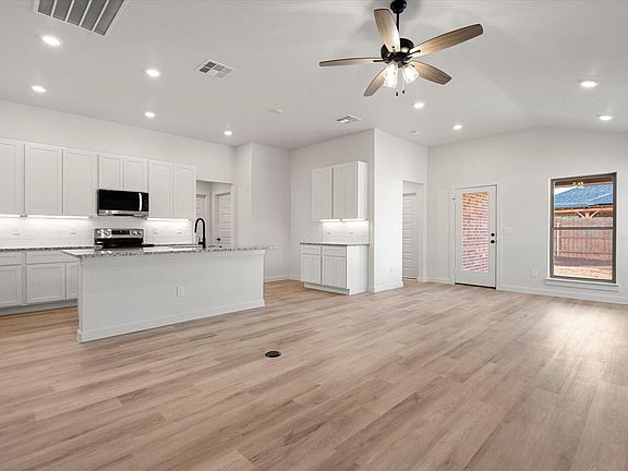 4th image of 2417 Aberdeen Ave