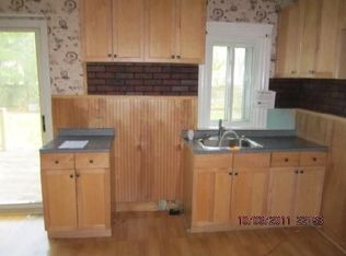 807 Sandy Ln, Warwick, RI 02889