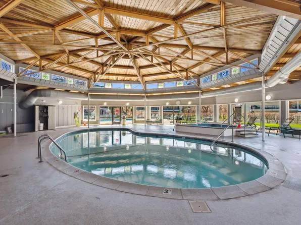 10531 Cedar Lake Rd APT 418, Minnetonka, MN 55305