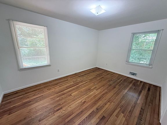 5th image of 174-176 Riverdale Dr
