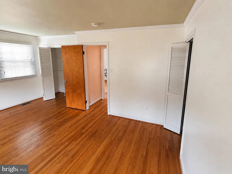 300 Wilson Ave — Photo 7